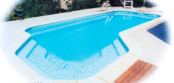 Avantatges d’una Piscina de Polièster enfront a una d’Obra